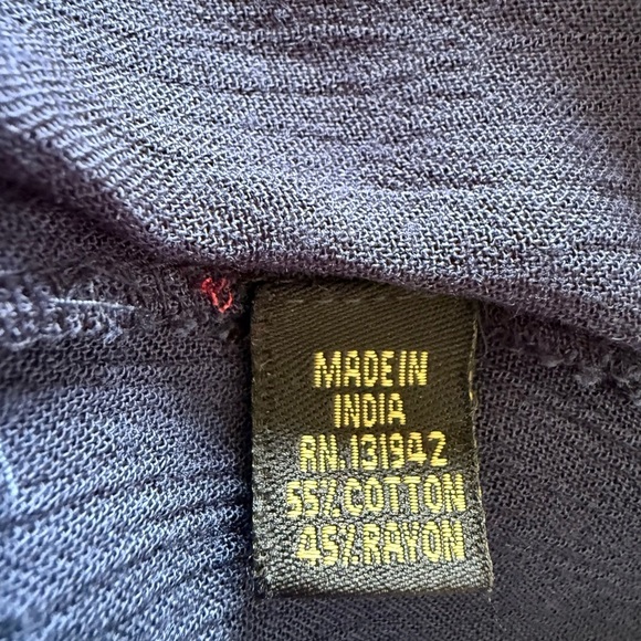 Chic Connection Sleeveless Navy Top with White Embroidery in Size 2X - Picture 6 of 7